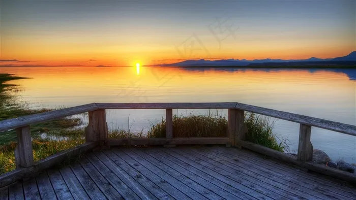 木桥湖畔夕阳风景图片