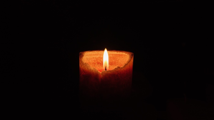 黑夜蜡烛火焰图片