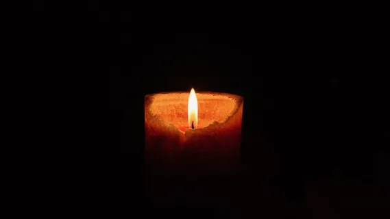 黑夜蜡烛火焰图片 黑夜蜡烛火焰图片
