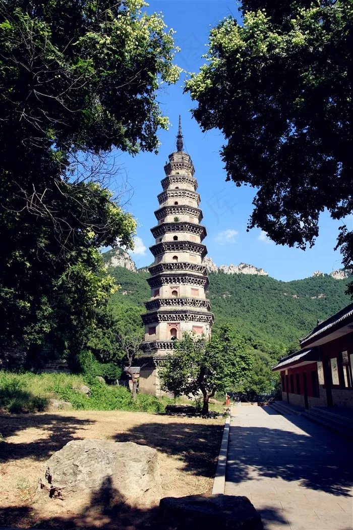 济南灵岩寺的佛塔