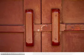 中华传统工艺-红色的门栅正面