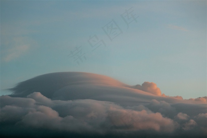 浓厚的云层素材图片