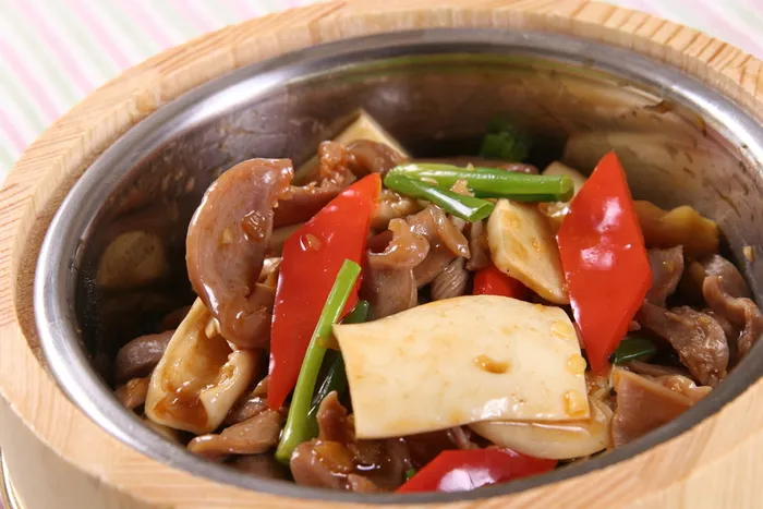 美味馋人的干锅肥肠图片-第4张