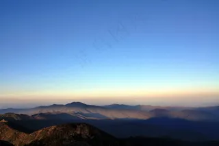 连绵山脊图片