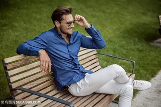 微笑的外国帅哥高清图片