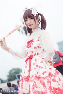 高清吃糖葫芦的卡哇伊小美女图片 高清吃糖葫芦的卡哇伊小美女图片