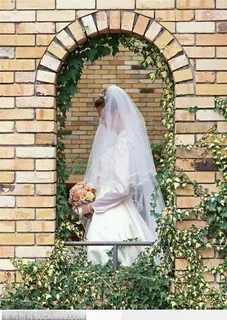 婚礼物语-窗户前的新娘