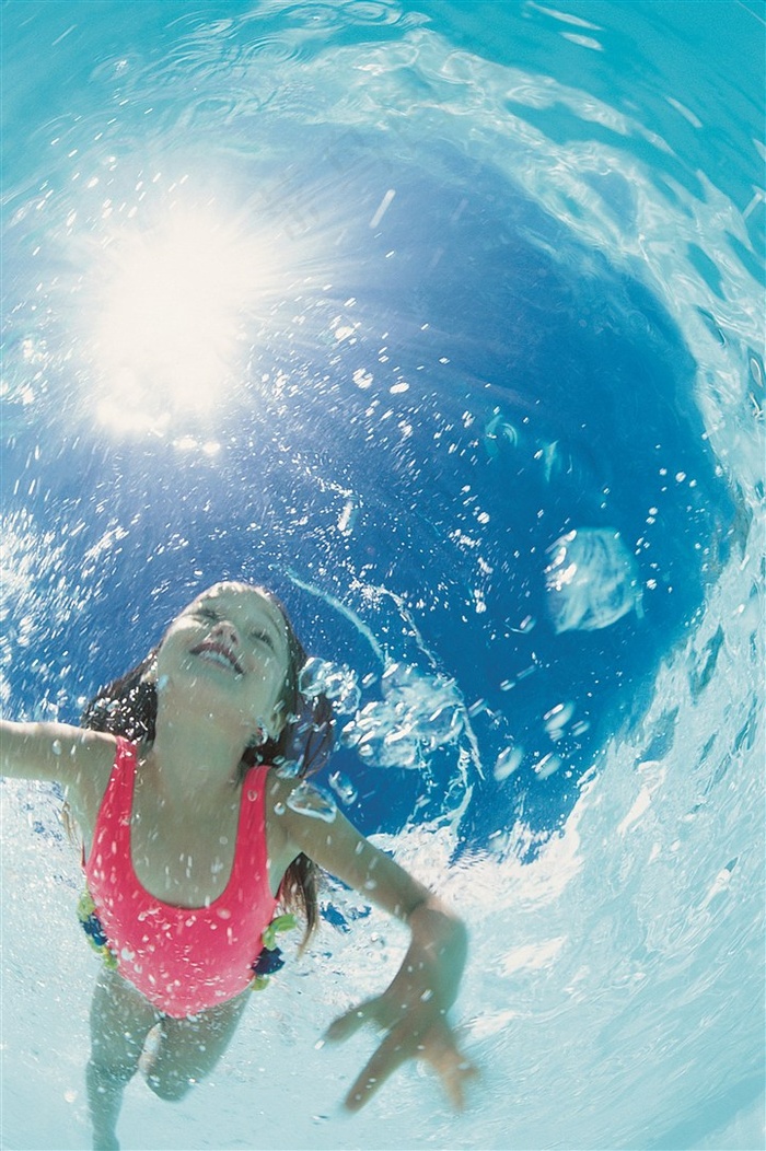 儿童水中学游泳