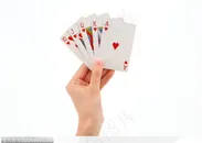 手的表情-拿扑克牌的女人手