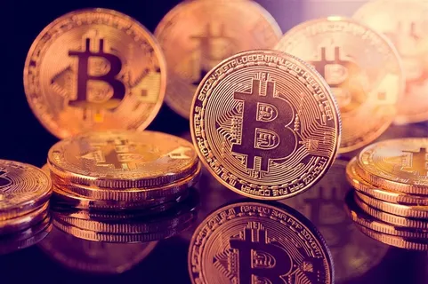 桌子上的金币高清图片钱的图片 桌子上的金币高清图片钱的图片