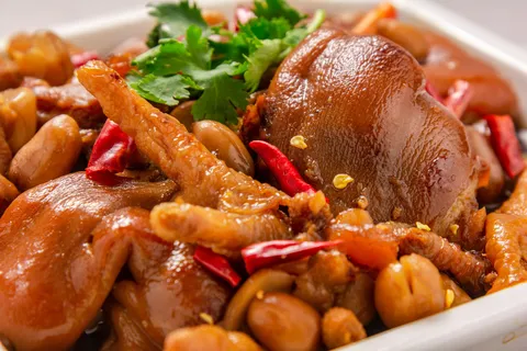 香辣猪蹄煲特写摄影图 香辣猪蹄煲特写摄影图