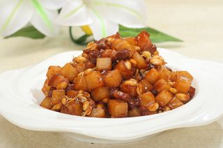 萝卜丁五花肉炒豆嘴   12元 (2)