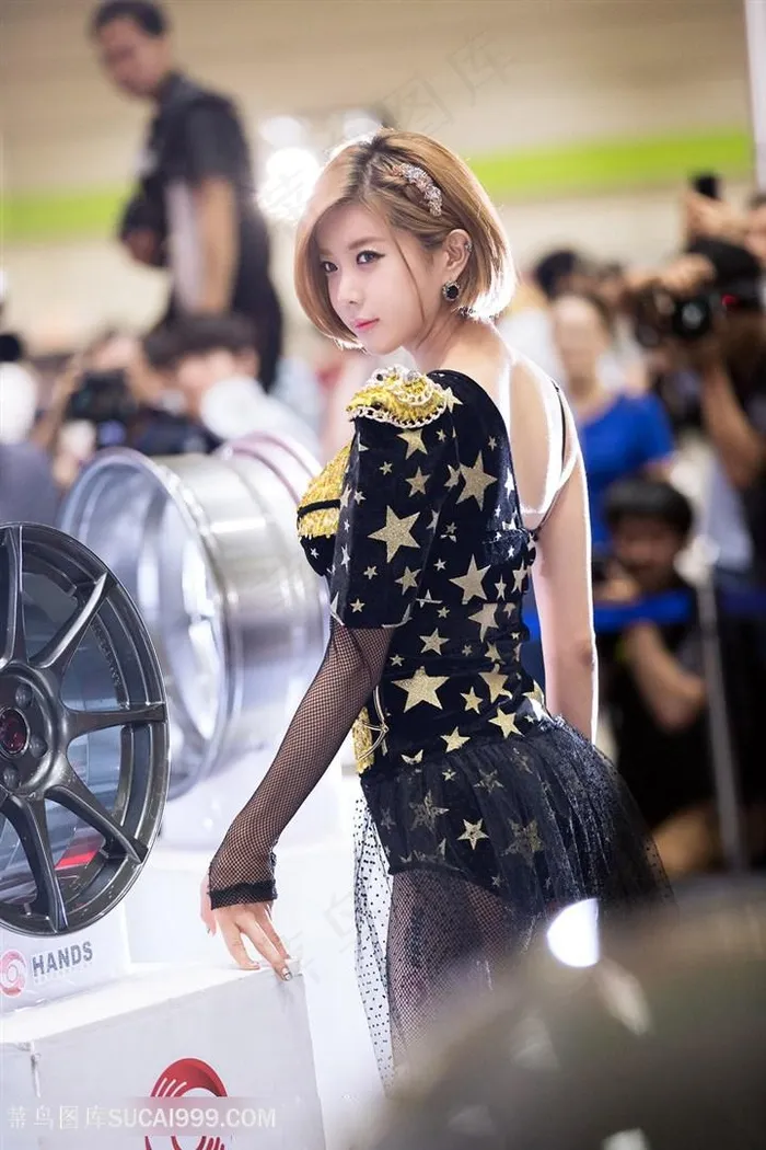 *韩国美女车模许允美高清图片