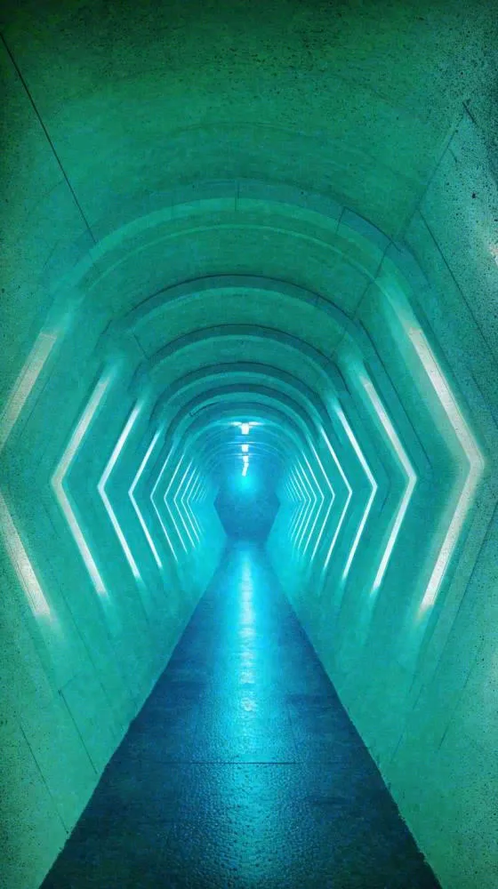 隧道时空穿梭电竞科幻炫酷(816x1456)