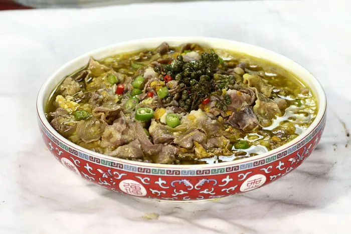 42秦岭酸汤肥牛 香村小镇