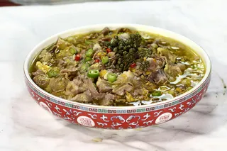 42秦岭酸汤肥牛 香村小镇