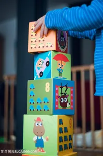 叠高高的小宝宝