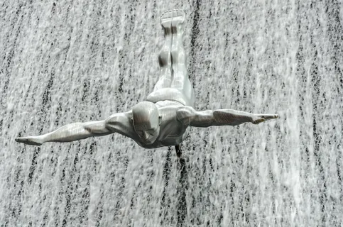 迪拜墙体雕塑图片