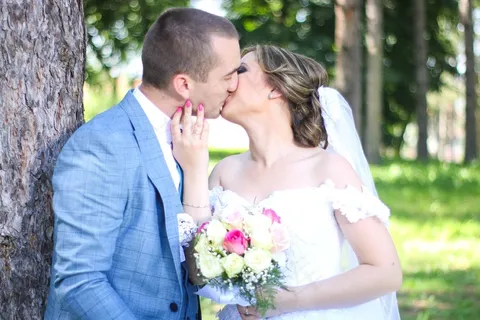 新人接吻图片 新人接吻图片