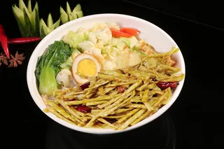 虾仔笋尖1(1)餐饮快餐盖浇饭产品成品高清大图黑底圆盘