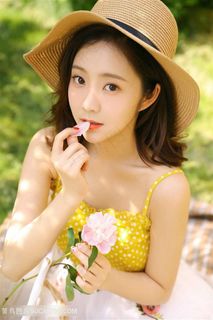 戴着帽子的高清美女户外写真