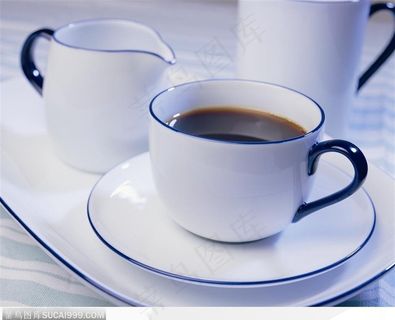 咖啡物语-蓝色花边的咖啡杯
