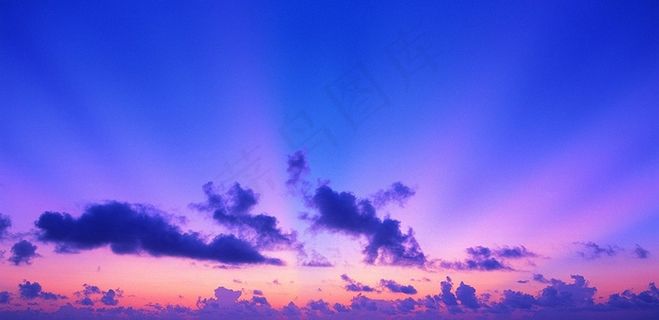 黄昏时天边的晚霞