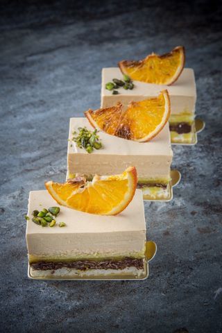 蛋糕店小蛋糕慕斯美食甜品图片