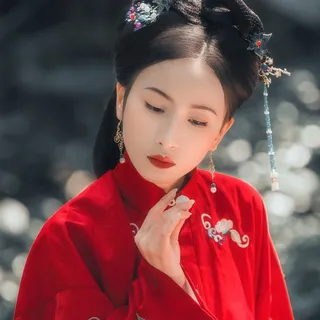 优雅的古装美女的图片 优雅的古装美女的图片