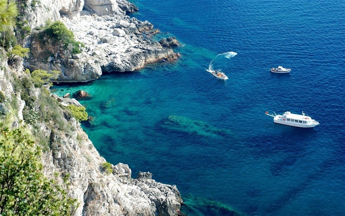 清澈碧海山岩景观风景图片