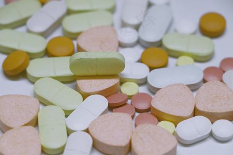 彩色西药药片图片