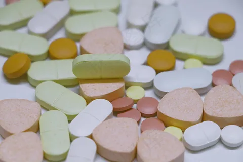 彩色西药药片图片