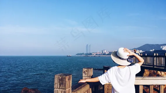 旅游美女背影图片