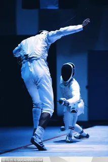 比赛运动-击剑的运动员