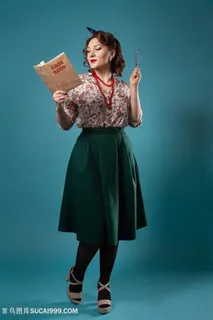 准备做蛋糕看教程的女性职场人物