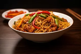 炒面炒粉美食摄影图