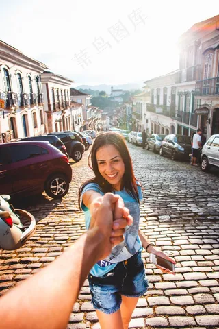 个性情侣牵手图片