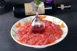美食红酒浸肥牛