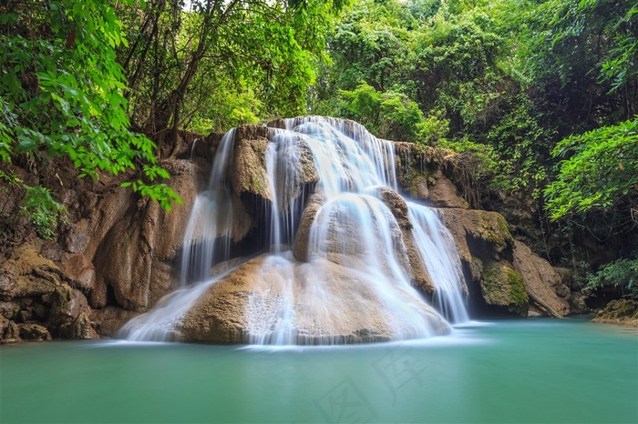 唯美山林瀑布风景图片