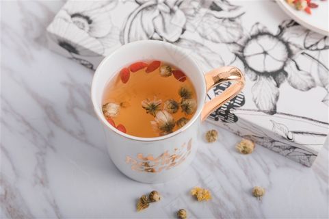 健康营养的枸杞养生茶饮摄影图片