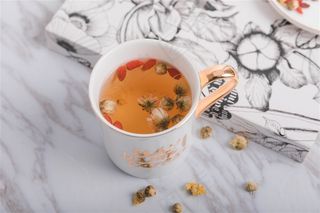 健康营养的枸杞养生茶饮摄影图片