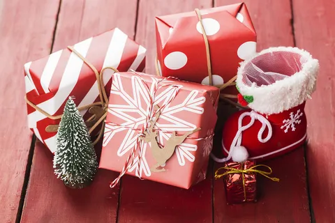 圣诞节礼物盒圣诞球元素装饰场景特写近景(61)