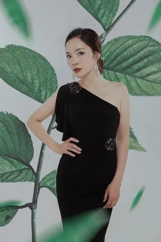 优雅气质亚洲写真图片