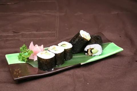 鳗鱼黄瓜紫菜卷 176