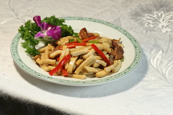 杏鲍菇炒风干肉24元