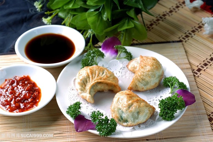 吃京式锅贴饺