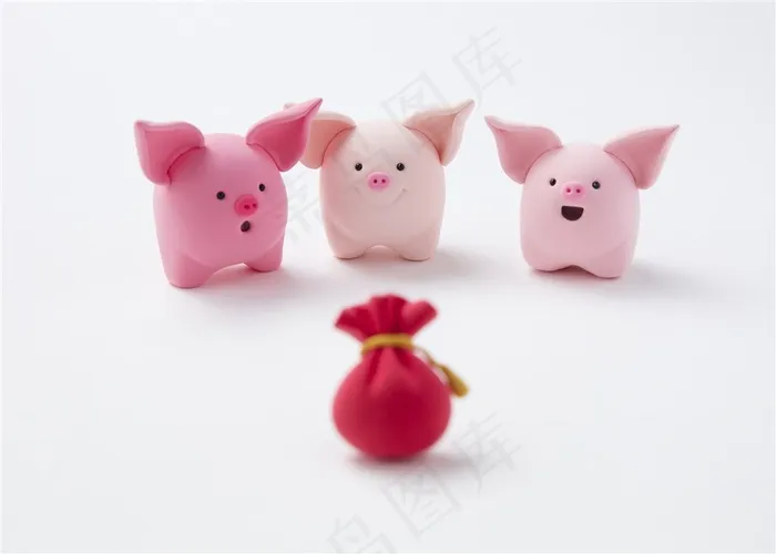 欢乐的粉色小猪送钱袋高清图片