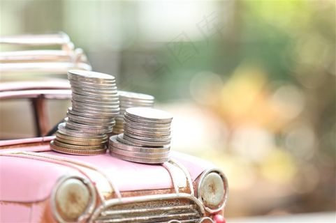 粉色汽车和硬币