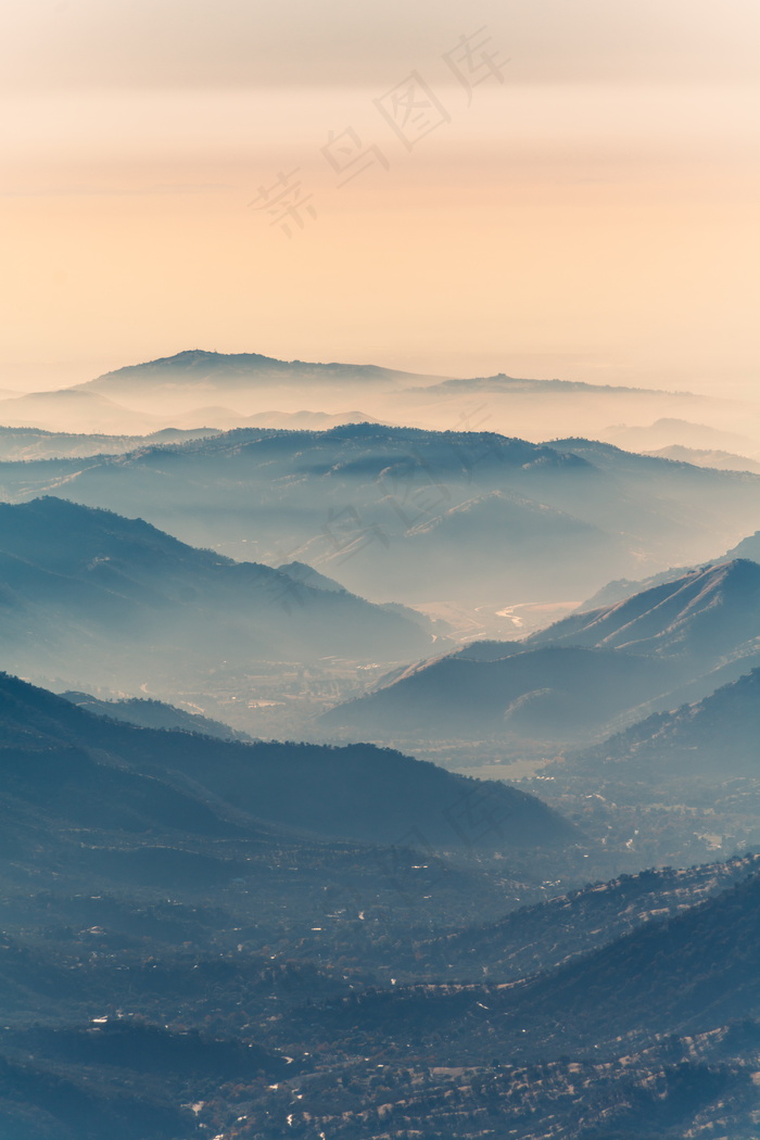 连绵群山唯美风景图片