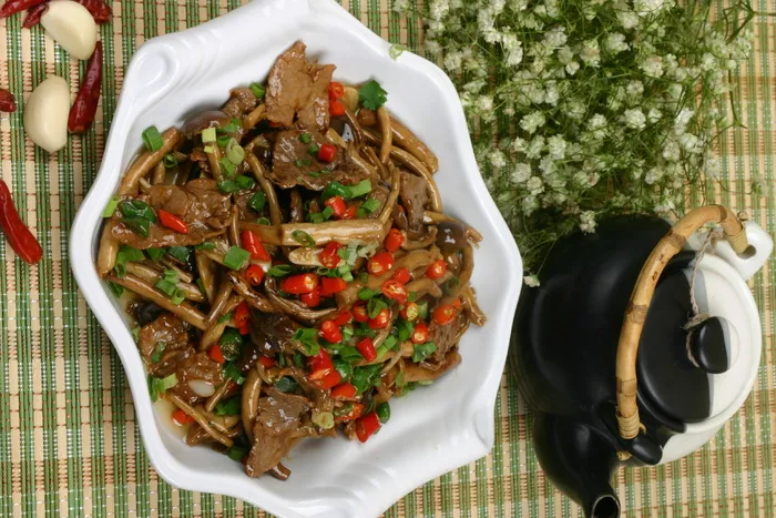 牛肉炒茶树菇